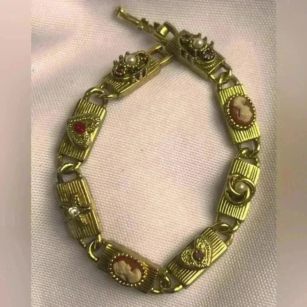 Beautiful Vintage unSigned Goldette Victorian Revival Slide Charm Bracelet